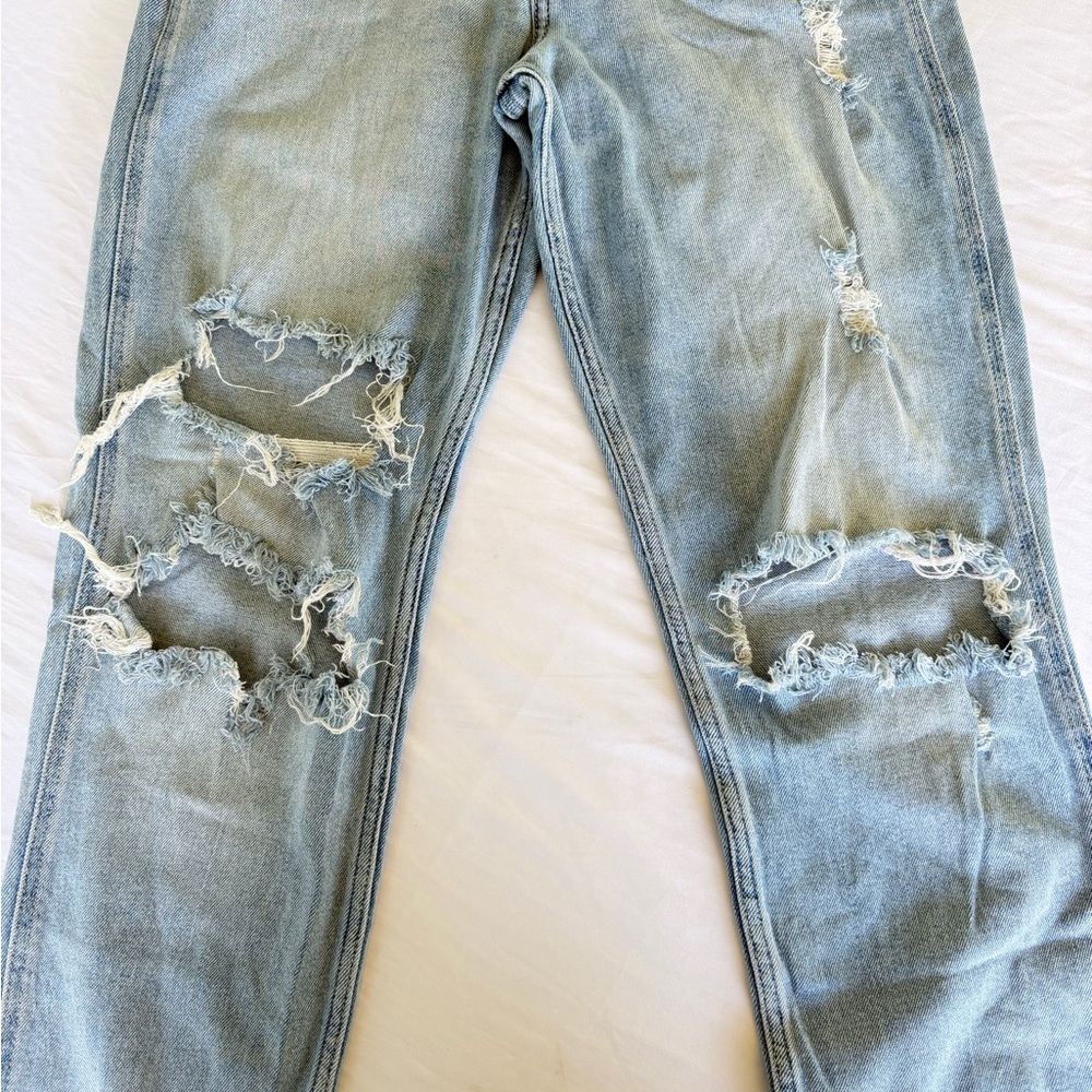 Hollister curvy high rise mom jeans distressed - Picture 3 of 7